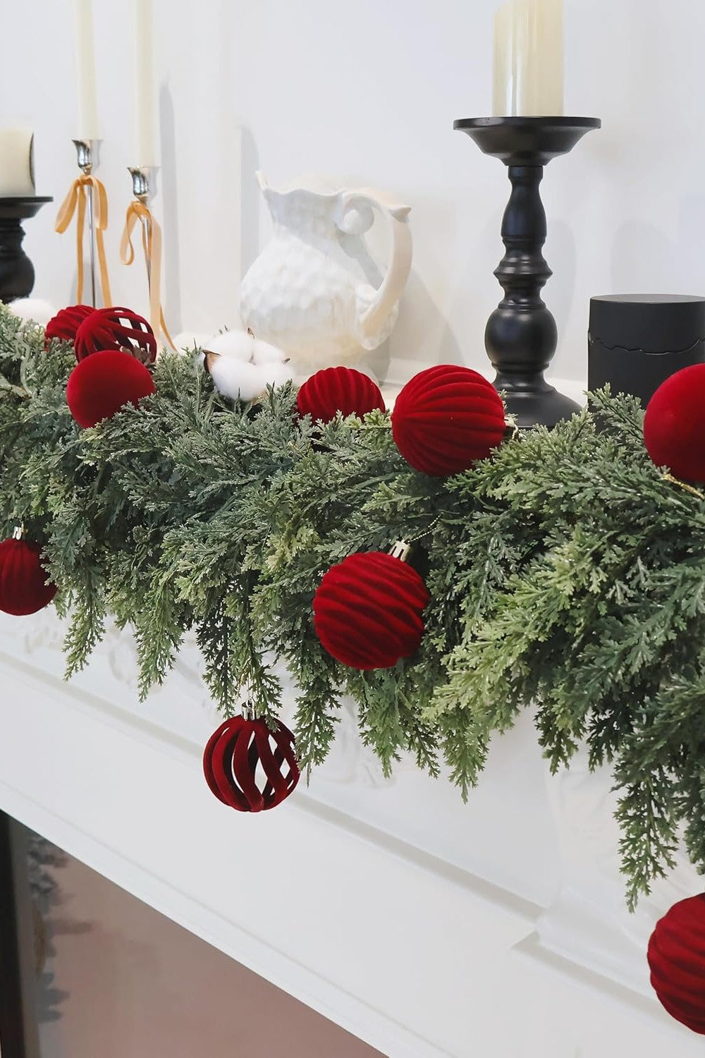 Kit com 32 Bolas de Natal Vermelhas Aveludadas