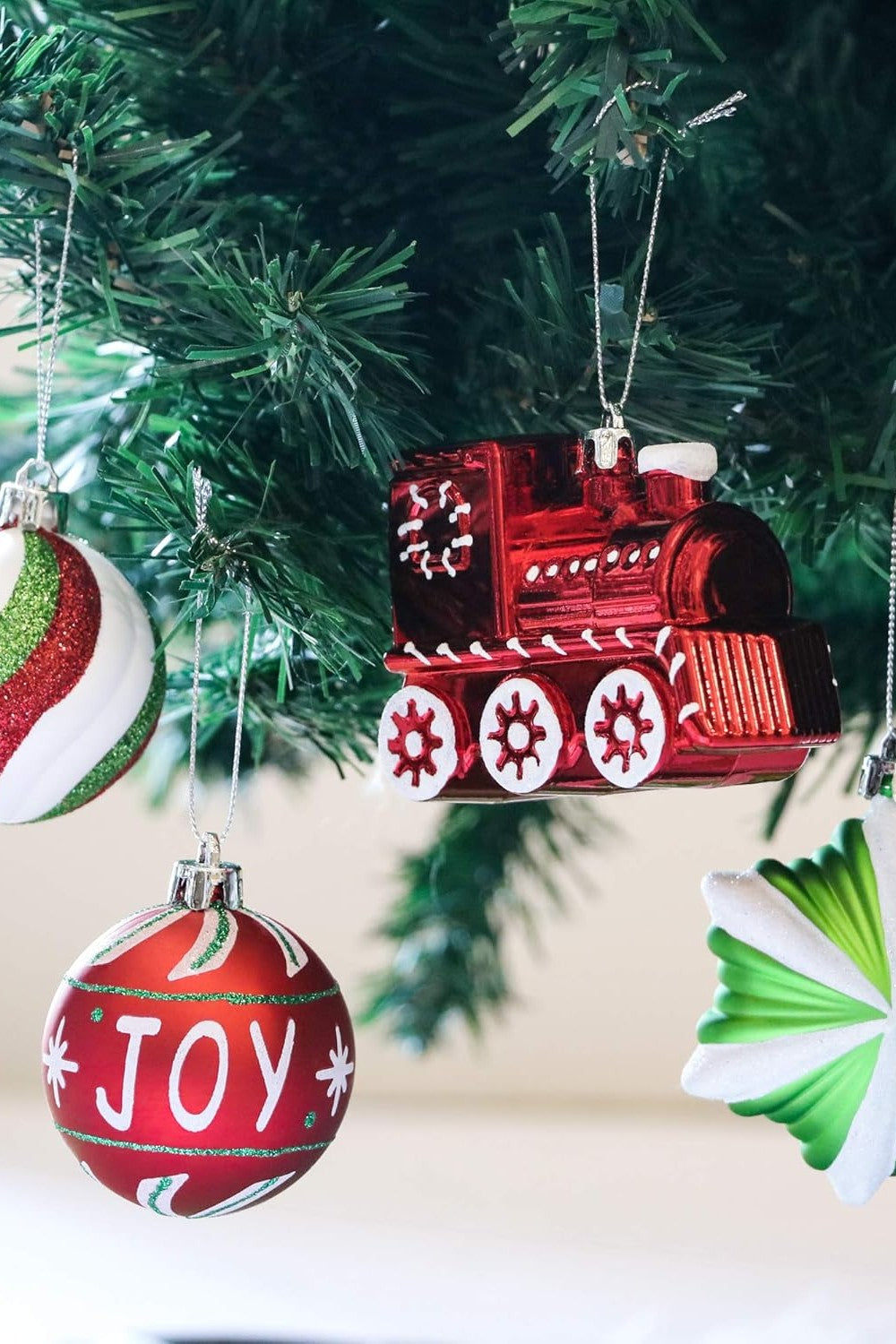 Kit com 20 Enfeites de Natal Vermelho, Verde e Branco