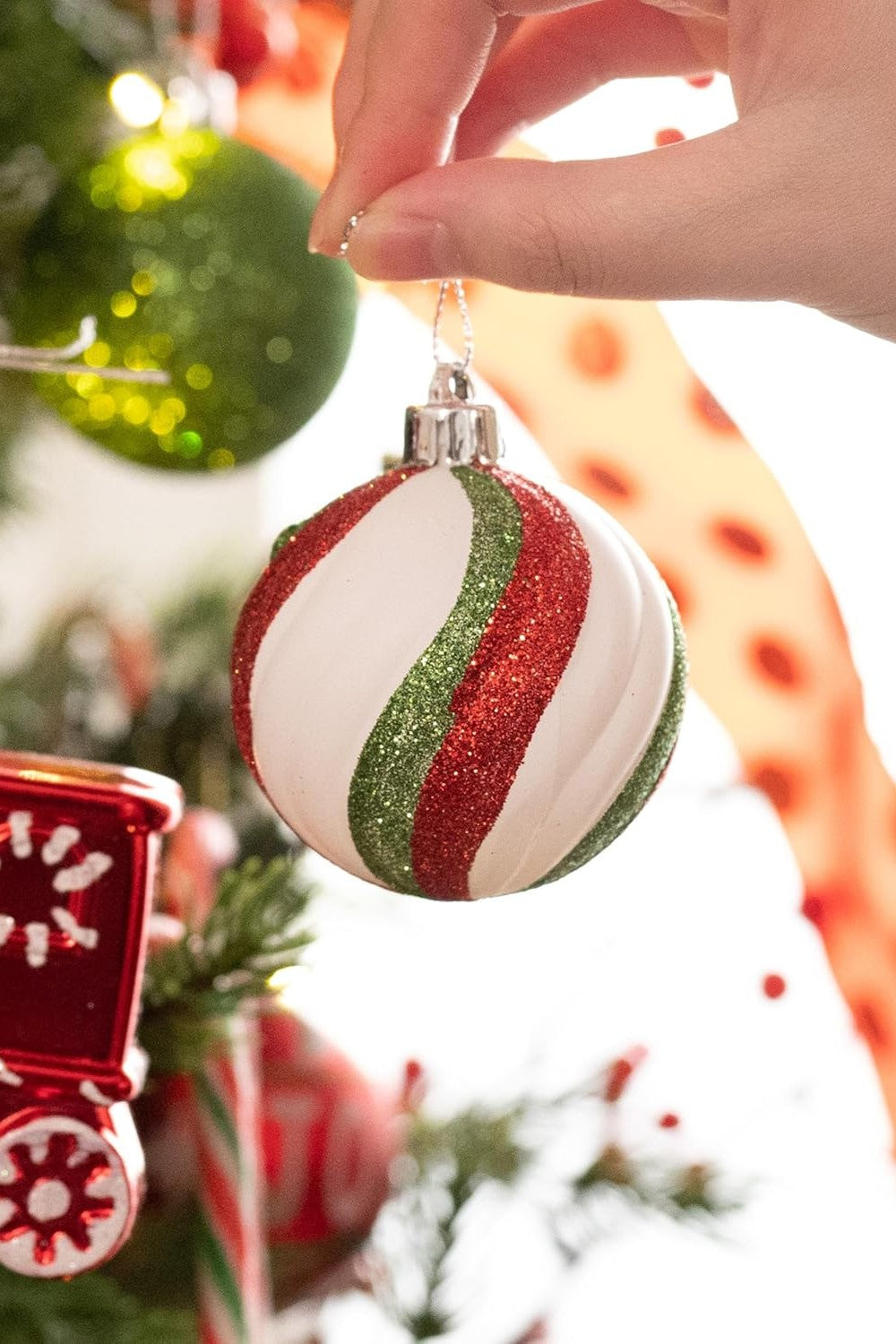 Kit com 20 Enfeites de Natal Vermelho, Verde e Branco