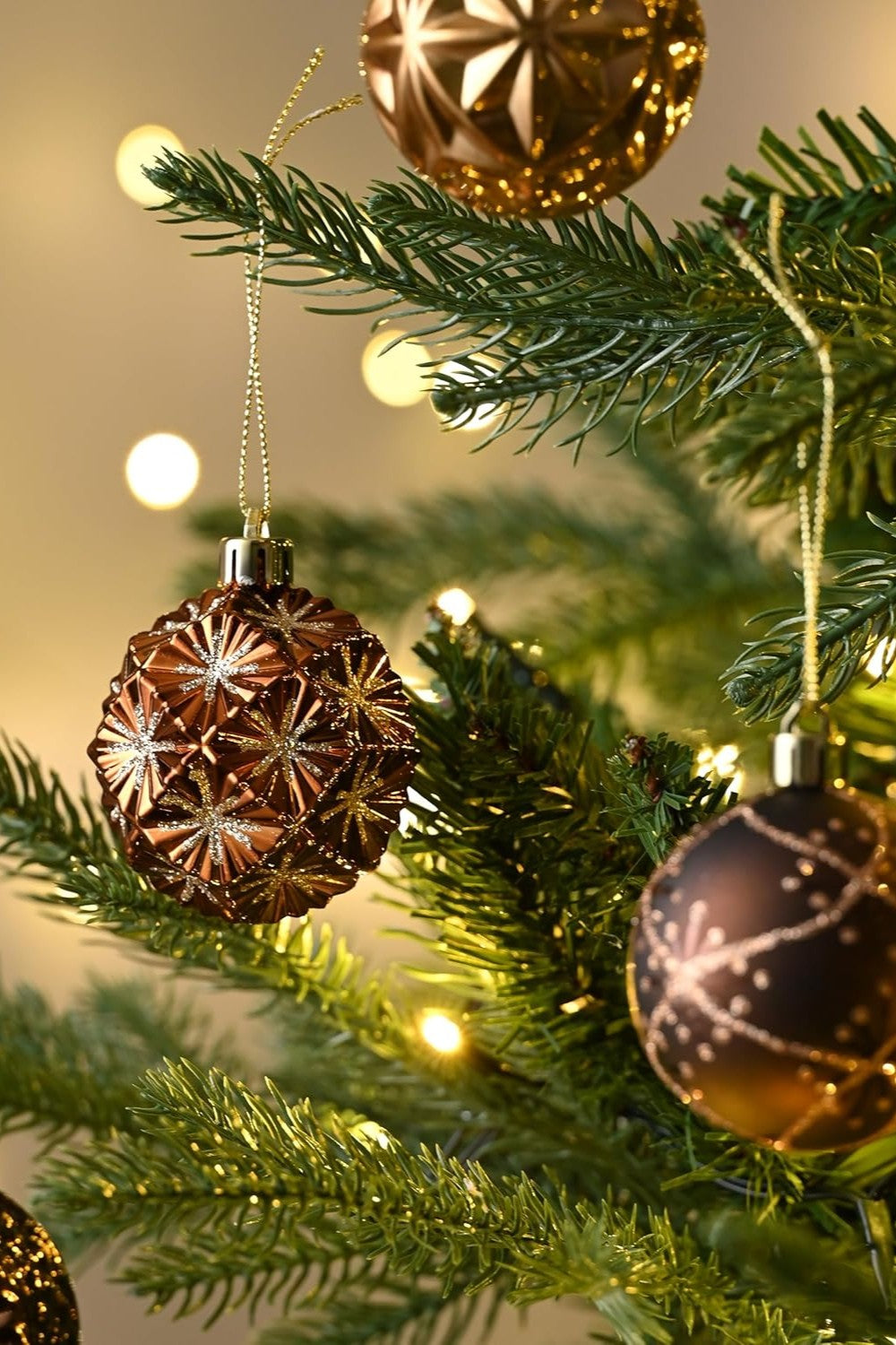 Kit com 32 Bolas de Natal Douradas